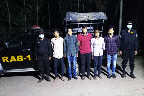 গাজীপুরে দুই পক্ষের গোলাগুলি; র‌্যাবের হাতে গ্রেফতার ৫