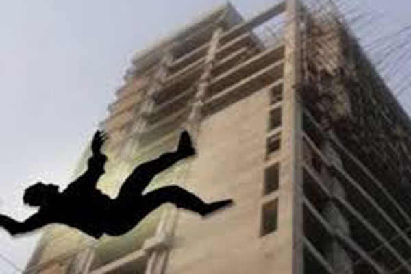 রায়েরবাজারে ভবন থেকে পড়ে শ্রমিকের মৃত্যু
