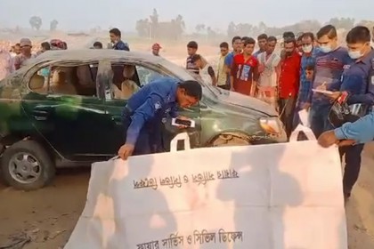 পীরগঞ্জে প্রাইভেটকার খালে পড়ে একজনের মৃত্যু