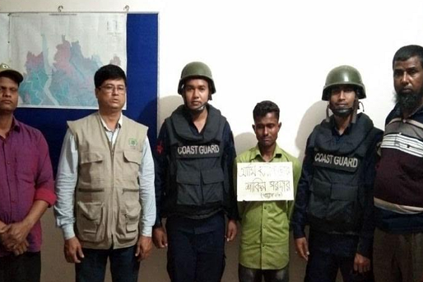 খুলনায় ফাঁদ ও একটি জীবিত হরিণসহ যুবক আটক