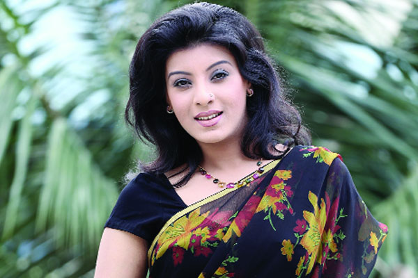 তারকাবহুল ওয়েব সিরিজে মৌ