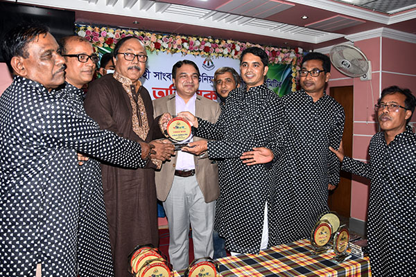 রাজশাহী সাংবাদিক ইউনিয়নের নতুন কমিটির অভিষেক 