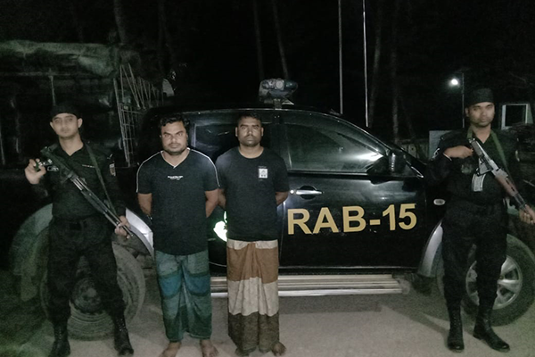 টেকনাফে ইয়াবাসহ দুই মাদক কারবারী আটক