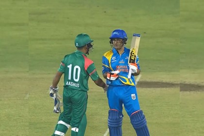 শেবাগের ব্যাটিং তাণ্ডবে বাংলাদেশের সাবেকদের হার