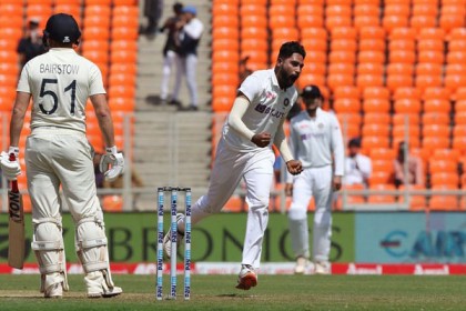 এবার ভারতের মাঠেই হেনস্তার শিকার সিরাজ