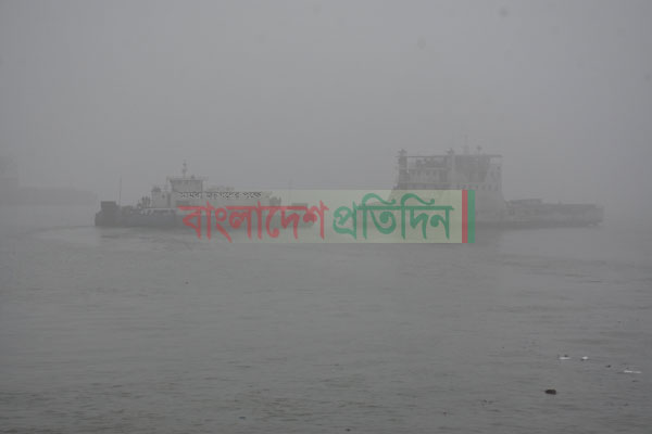 বন্ধ থাকার পর স্বাভাবিক হয়েছে দৌলতদিয়া-পাটুরিয়া ফেরি চলাচল