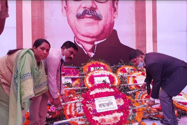মুন্সীগঞ্জে বঙ্গবন্ধুর প্রতিকৃতিতে শ্রদ্ধা নিবেদন