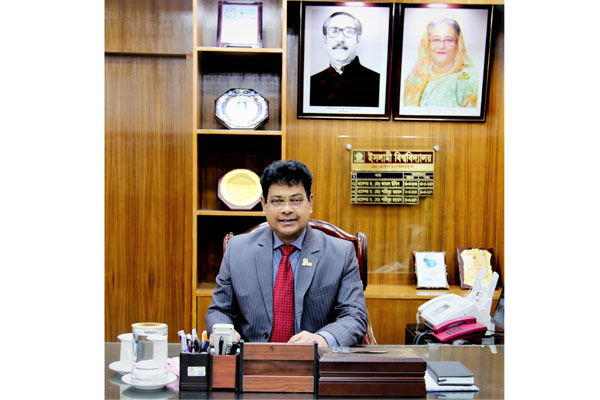 প্রশাসনিক দায়িত্বে থেকে নিজেকে কেবল প্রশাসক মনে করা শিক্ষকের ভুল: অধ্যাপক শাহিনুর রহমান