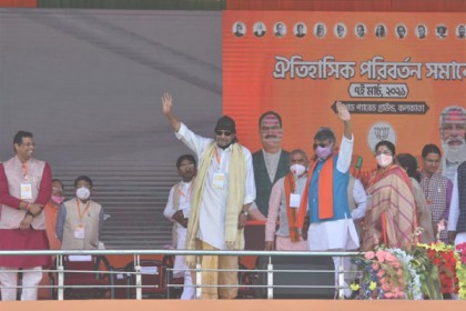 বিজেপিতে যোগ দিলেন মিঠুন চক্রবর্তী 

