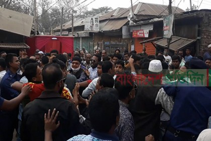 ছবি তোলা নিয়ে আওয়ামী লীগের দুই পক্ষের হাতাহাতি, আহত ৩