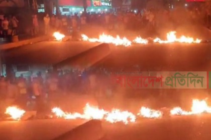 নারায়ণগঞ্জে হকার ও পুলিশের ধাওয়া-পাল্টা ধাওয়া, সড়কে আগুন