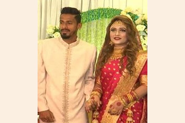 ‘ফেক আইডি’র সেই মেয়েটিই বউ হলেন ফুটবলার সোহেল রানার