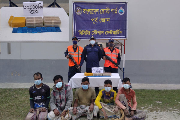সেন্টমার্টিনে ইয়াবা ও কাঠের নৌকাসহ ৫ মাদক পাচারকারী আটক


