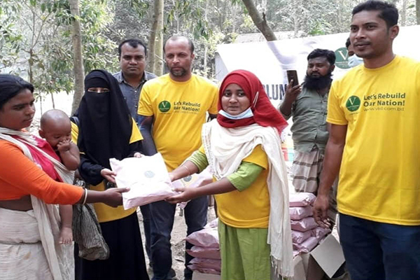 ঝিনাইগাতীতে বেদে পল্লীতে স্বাস্থ্য সুরক্ষার উপকরণ বিতরণ