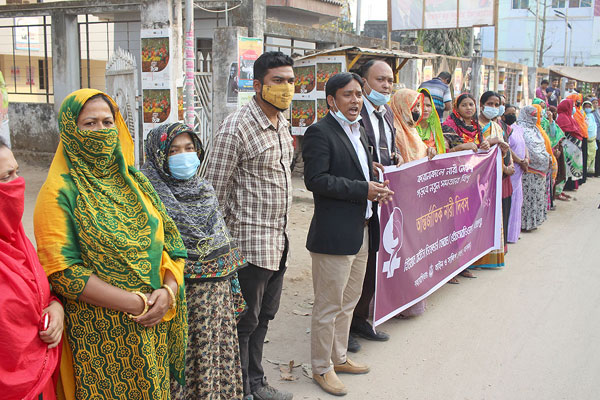 দিনাজপুরে নারী দিবস উপলক্ষে
মানববন্ধন 