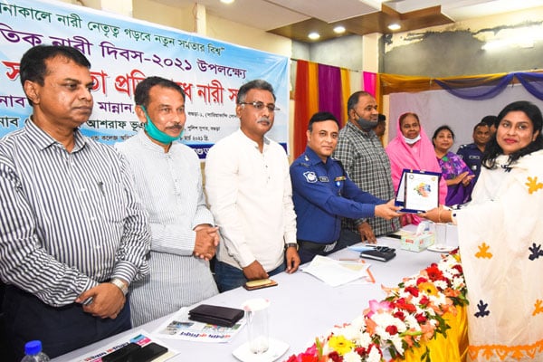 সাংবাদিক ডাক্তারসহ বগুড়ায় ১২ নারীকে সংবর্ধনা