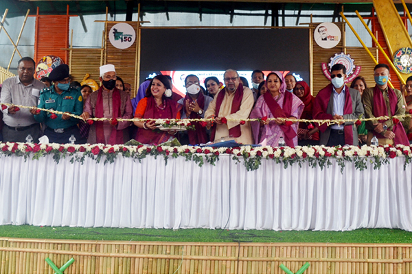 তরুণ উদ্যোক্তাদের সুযোগ সৃষ্টি করে দিচ্ছে সরকার : প্রবাসীকল্যাণ মন্ত্রী
