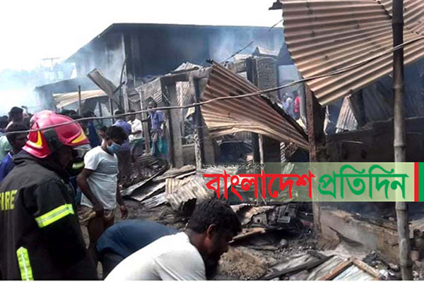 দিনাজপুরে অগ্নিকাণ্ডে ১৫ দোকান পুড়ে ছাই