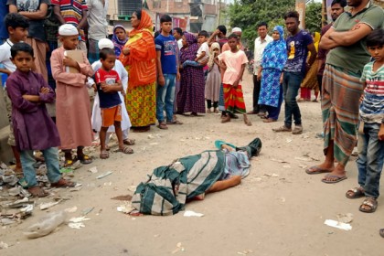 কালিয়াকৈরে বাসের চাপায় ঝালমুড়ি বিক্রেতা নিহত