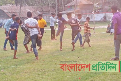 বেতাগীতে গ্রামবাংলার বিলুপ্তপ্রায় খেলার আয়োজন