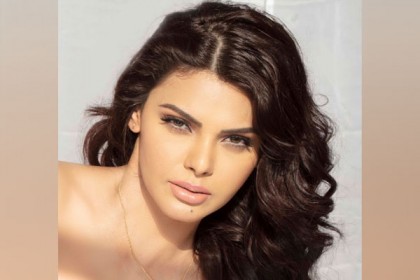 ‘অশ্লীল’ ভিডিও ছড়ানোর মামলা থেকে ২ শর্তে জামিন শার্লিনের