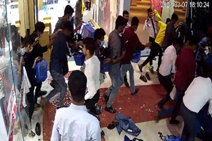 বরিশালে শো রুমে হামলা-লুটের মামলায় কারাগারে আরও ১৪
