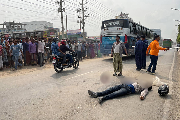 সাভারে বাস চাপায় মোটরসাইকেল চালক নিহত 