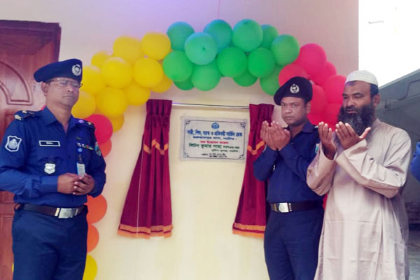 নাটোরে থানায় সার্ভিস ডেস্কের উদ্বোধন