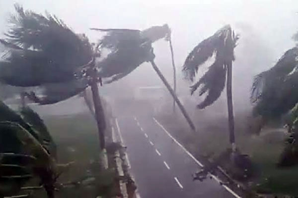 দেশের ১৪ অঞ্চলে ৬০ কিমি বেগে ঝড়ের পূর্বাভাস
