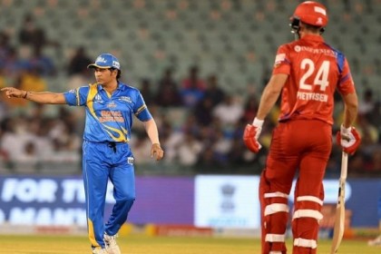 শ্বাসরুদ্ধকর ম্যাচে ইংল্যান্ডের কাছে ভারতের পরাজয়
