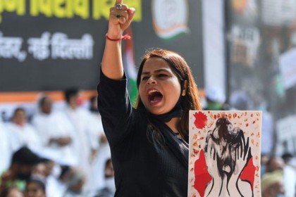 বিশ্বে প্রতি তিনজনে একজন নারী সহিংসতার শিকার: বিশ্ব স্বাস্থ্য সংস্থা