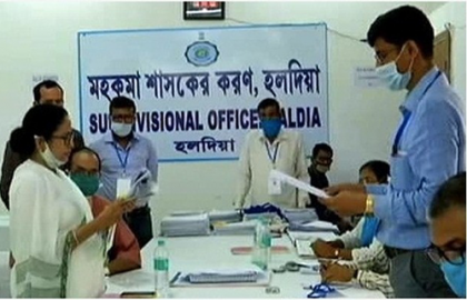 নন্দীগ্রাম কেন্দ্রে মনোনয়নপত্র জমা দিলেন মমতা