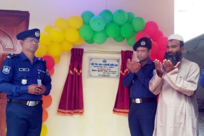 নাটোরে থানায় সার্ভিস ডেস্কের উদ্বোধন