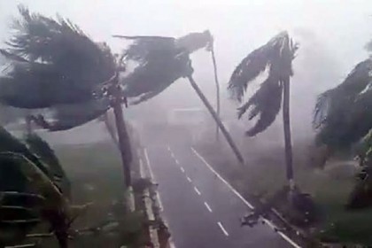 দেশের ১৪ অঞ্চলে ৬০ কিমি বেগে ঝড়ের পূর্বাভাস