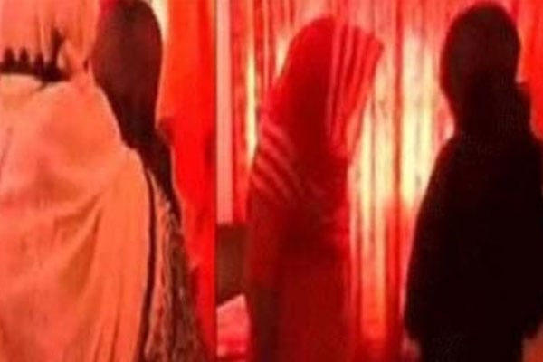 পরকীয়া দেখে ফেলায় শাশুড়িকে গলাকেটে হত্যা, প্রেমিক-প্রেমিকা গ্রেফতার