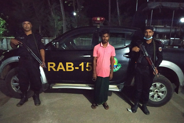 টেকনাফে ইয়াবাসহ মাদক ব্যবসায়ী আটক ১