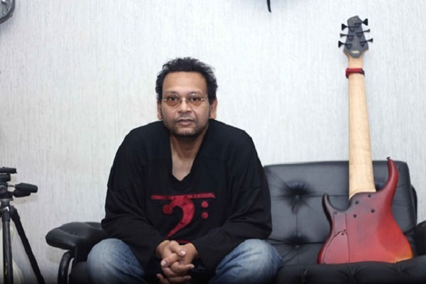 ব্যাংককে আইসিইউতে অর্থহীনের সুমন

