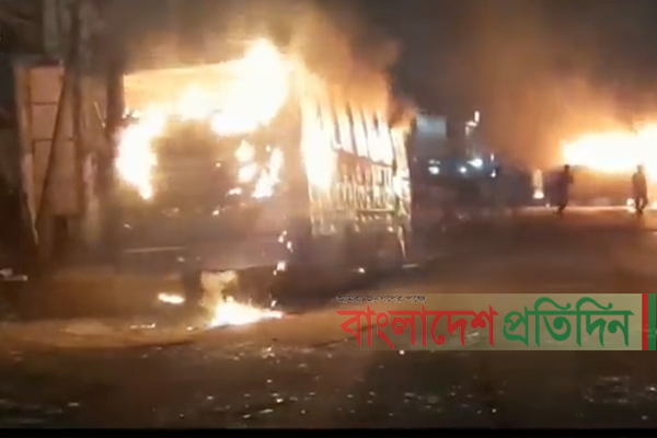 আশুলিয়ায় সড়ক দুর্ঘটনায় শ্রমিকের মৃত্যু, প্রতিবাদে বিক্ষোভ-গাড়ি ভাঙচুর