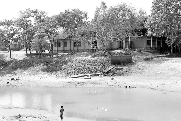 নওগাঁয় ভাঙনের কবলে তিন শিক্ষাপ্রতিষ্ঠান