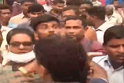 মমতার ওপর ‘হামলা’: উত্তপ্ত পশ্চিমবঙ্গের রাজনীতি