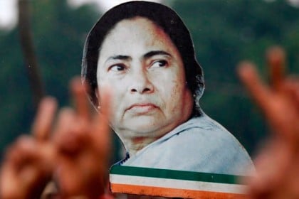 ৫ বছরে মমতার সম্পদ কমে দাঁড়াল অর্ধেকে