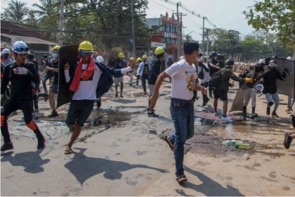 মিয়ানমারে বিক্ষোভে এলোপাতাড়ি গুলি, আরও সাতজন নিহত


