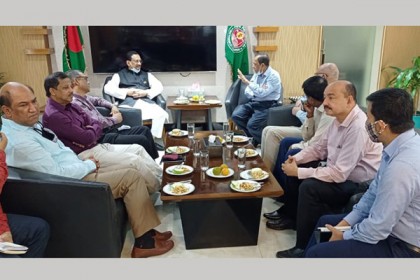চসিক মেয়রের সঙ্গে বিজিএমইএ প্রতিনিধি দলের সাক্ষাত