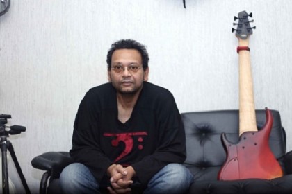 ব্যাংককে আইসিইউতে অর্থহীনের সুমন

