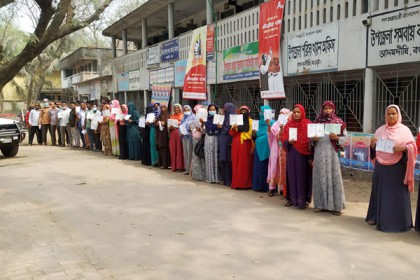 আদমদীঘিতে টাকা হাতিয়ে নিয়ে এনজিও উধাও 