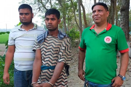 বিয়ে করাতে রাজি না হওয়ায় মাকে কুপিয়ে হত্যা
