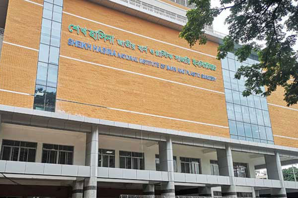 কুমিল্লায় বাসে আগুন: দগ্ধ ১৪ জন শেখ হাসিনা বার্ন ইনস্টিটিউটে