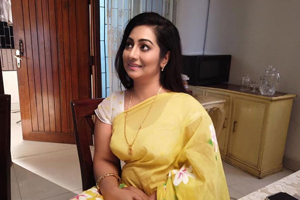আদালতে তোলা হয়েছে অভিনেত্রী রোমানা স্বর্ণাকে 


