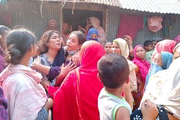 কুমিল্লায় তালাবদ্ধ ঘরে স্ত্রীর মরদেহ, স্বামী পলাতক