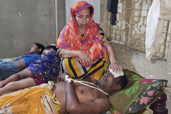 পাওনা ১৭শ’ টাকার জন্য বৃদ্ধকে রড দিয়ে পিটুনি 